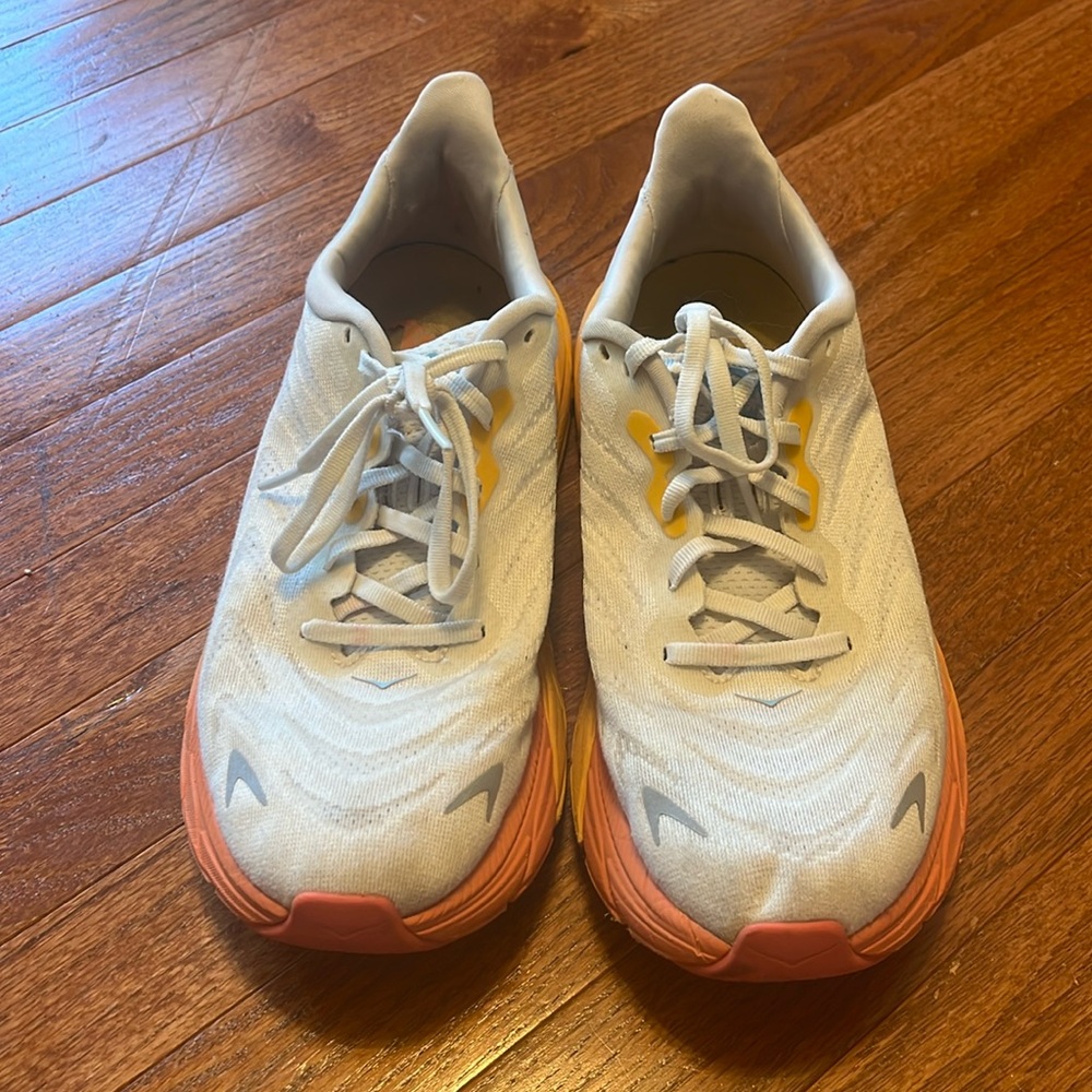 Arahi 6 Size 9 Hokas